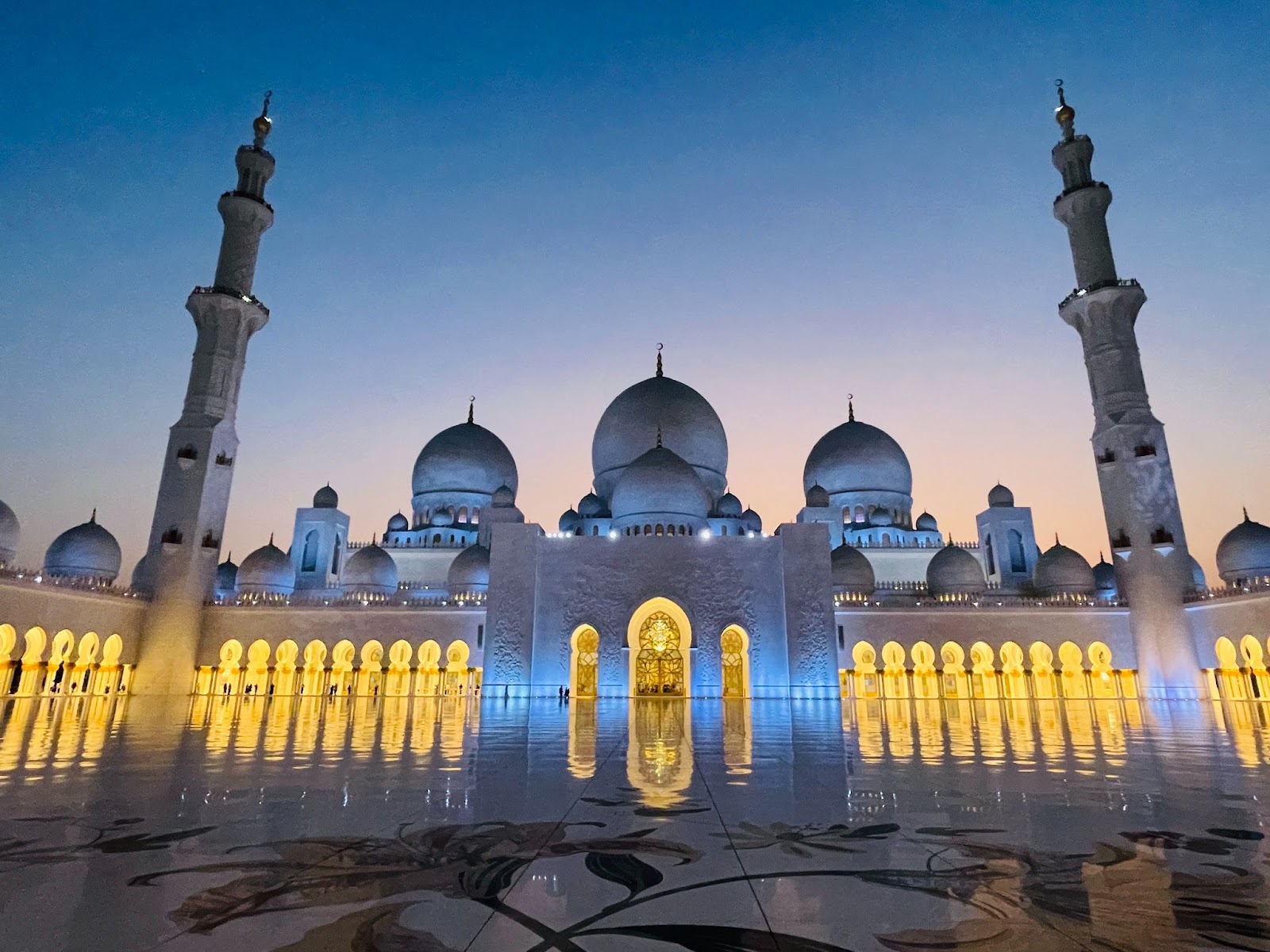 シェイク・ザイード・グランド・モスク（Sheikh Zayed Grand Mosque）